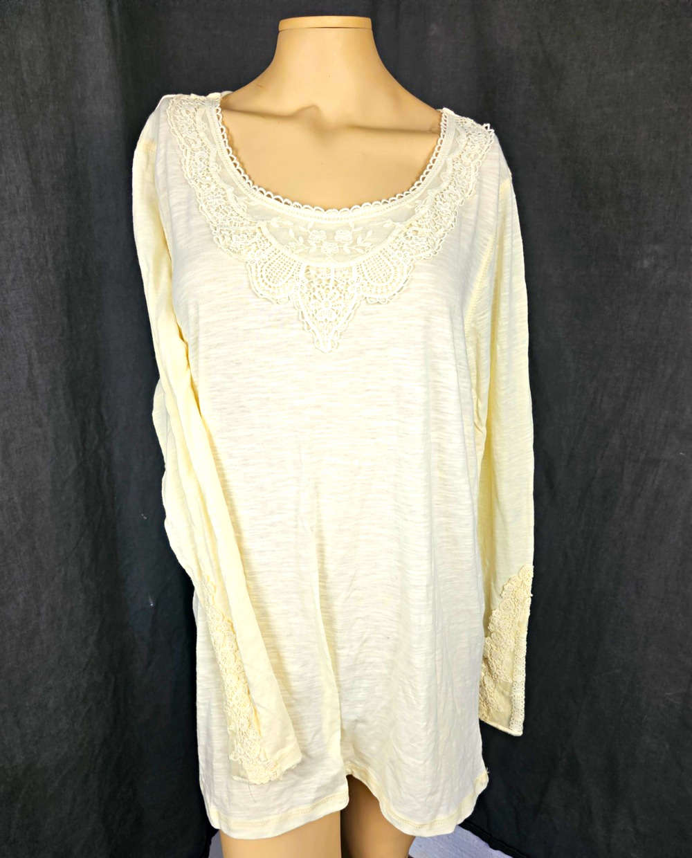 NWT Crystal Kobe Cream Lace Trim Slub Knit Top Plus Size XXL Ivory Long Sleeve T